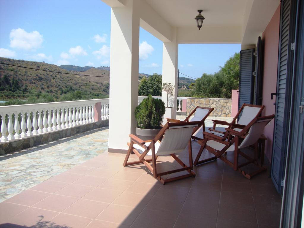 Villa Athinais Lixouri Rum bild